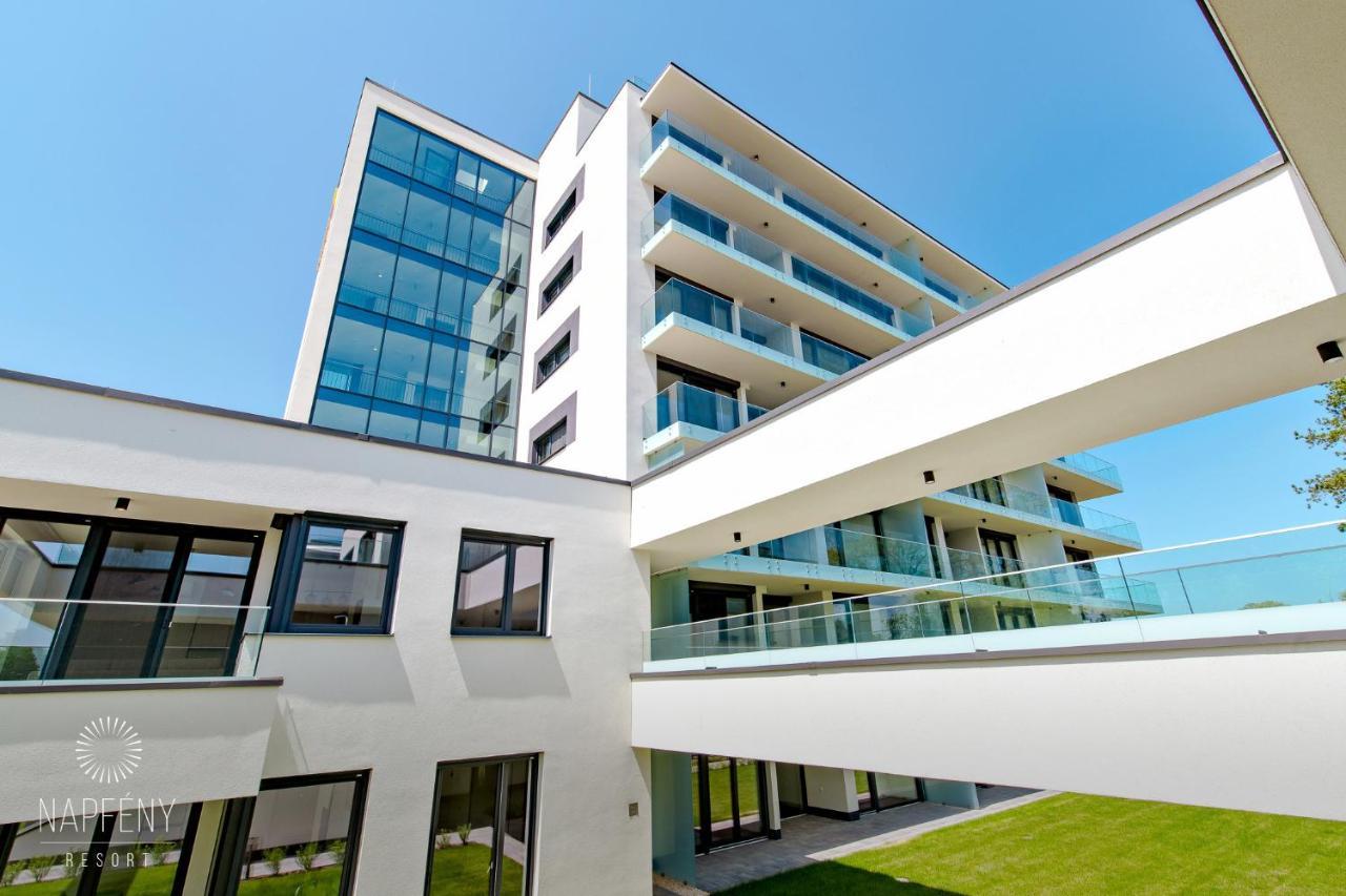 Clyde-Premium Lelle Waterfront Private Apartment Балатонлелле Экстерьер фото
